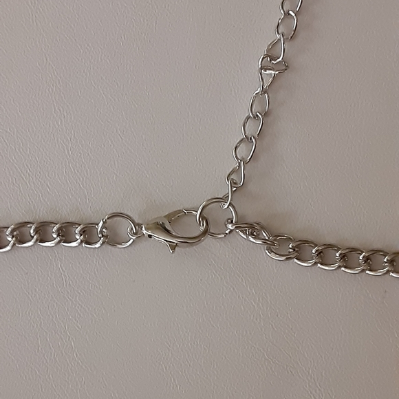 Beautiful Necklace Earring And Bracelet Set - Picture 4 of 4